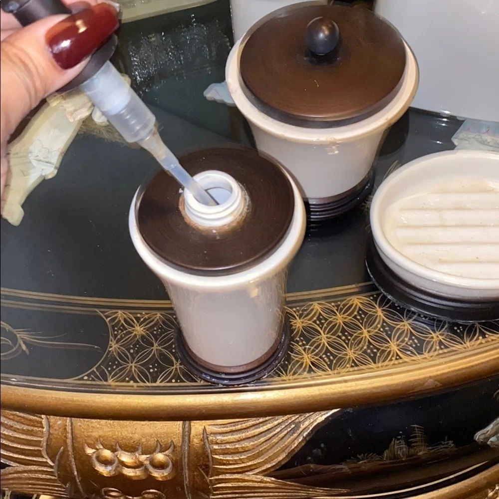 Chic Black and White Bathroom Accessory Set